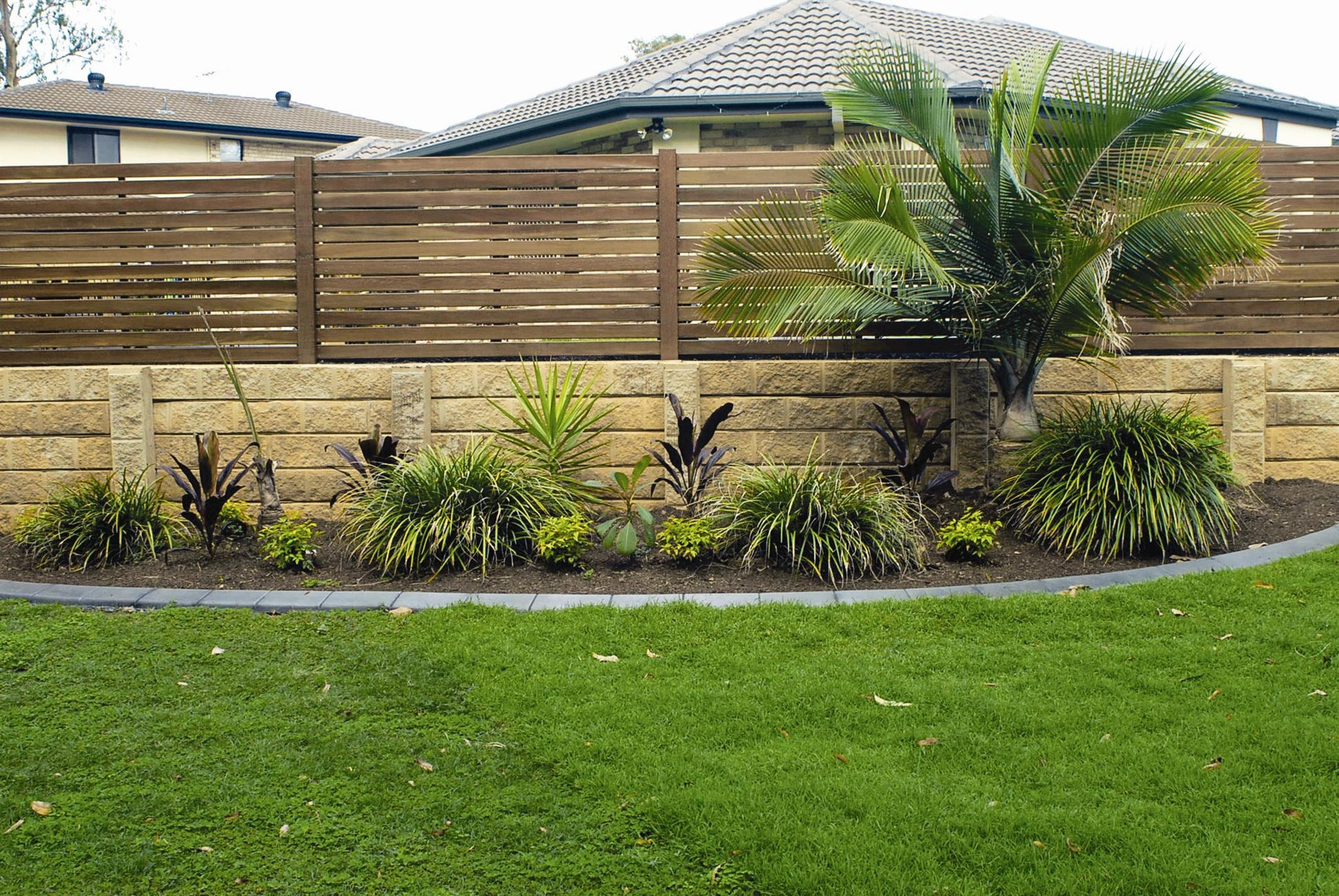 Aussie Concrete Sandstone Effect 2000x200x75mm Sleeper Retaining Wall