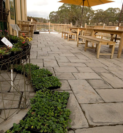 Stoneworks Bradstone Old Town Random Pavers (Sold in 12M2 packs only)